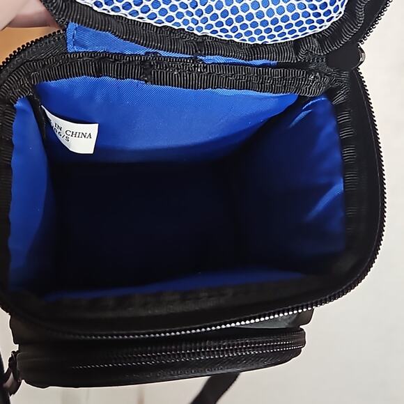 Case Logic Black/Blue small Zip up Digital Camera case/pouch with shoulder strap - Picture 3 of 7